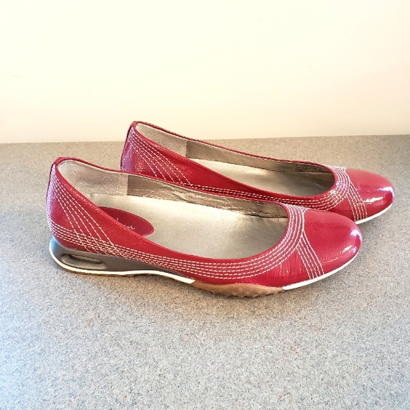 Cole Haan Cherry Red Nike Air shoes - Picture 4 of 6